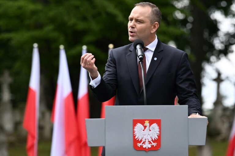 Lenkijos prezidentas vetavo civilinės partnerystės įstatymą
