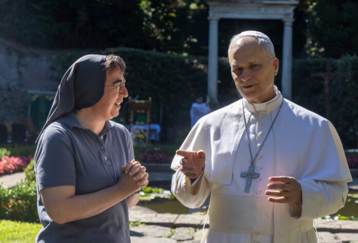 Salezietė sesuo Alessandra Smerilli FMA ir popiežius Leonas XIV / Soc. tinklų nuotr.