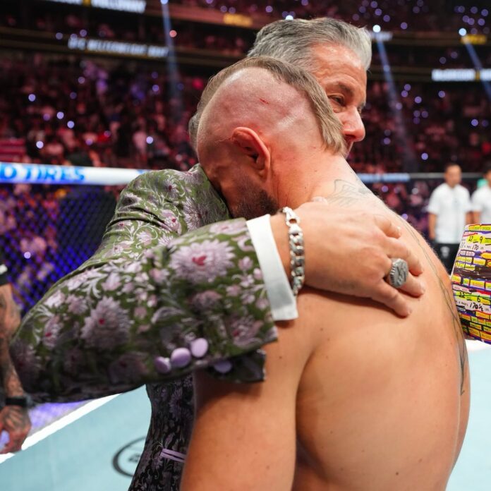 Viešai apie savo tikėjimą kalbantis kovotojas Conoras McGregoras / UFC nuotr.