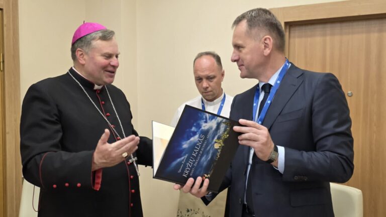 Šiaulių vyskupas Darius Trijonis apsilankė Respublikinėje Šiaulių ligoninėje