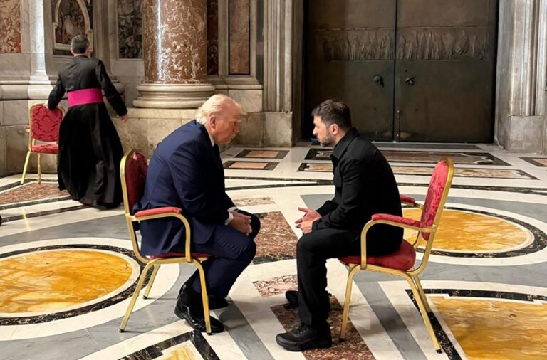 Volodymyras Zelenskis su Donaldu Trumpu susitaikė Vatikane