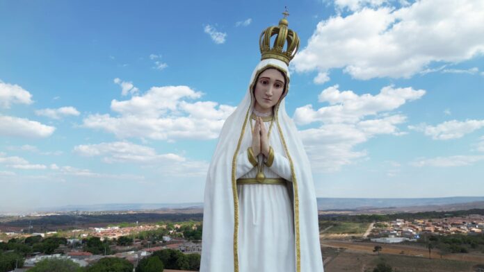 54 metrų aukščio Fatimos Dievo Motinos statula Krato mieste, Brazilijos Searos valstijoje / Ekranvaizdis