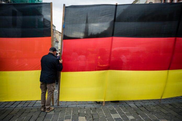 Sekmadienį Vokietijos Saksonijos-Anhalto žemėje vykusius rinkimus laimėjo kraštutinės dešinės partija „Alternative für Deutschland“ (AfD) / EPA nuotr.