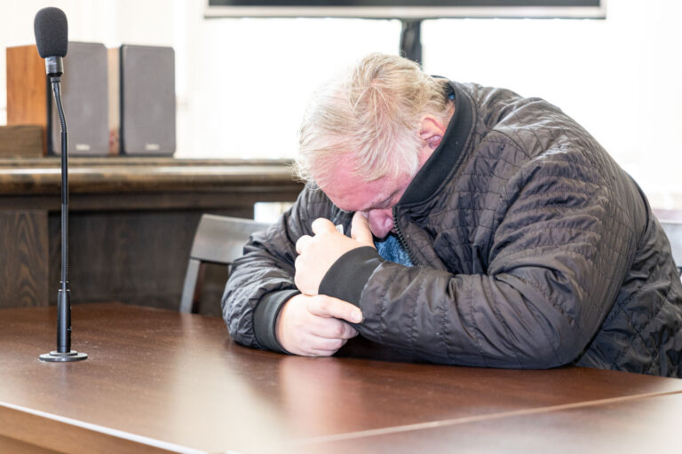 Popiežius pašalino Tadą Švedavičių iš kunigų