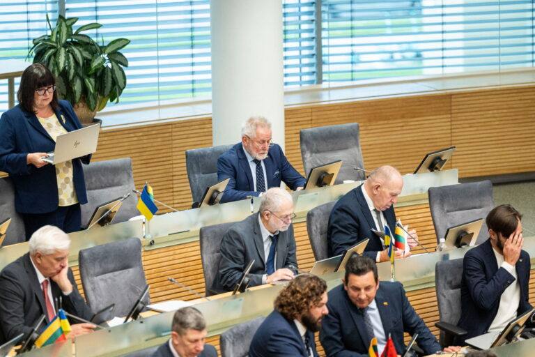 Naujienų telegrafas: biudžeto projektas, diskusijos dėl metro, referendumas Kanadoje