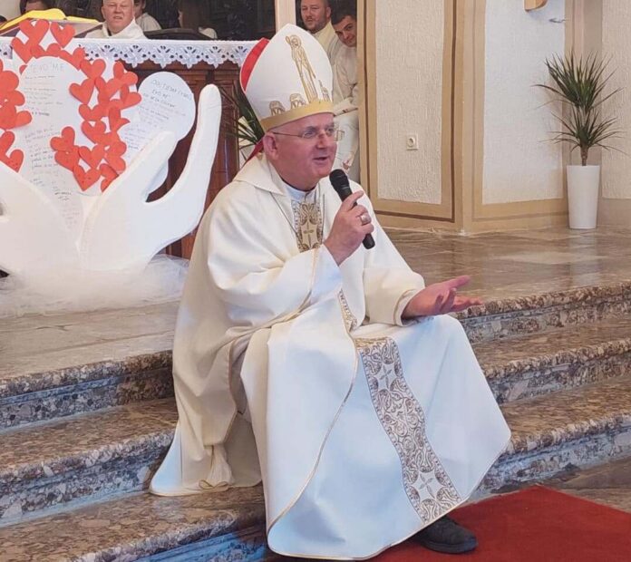 Rijekos arkivyskupas Mate Uzinićius / Soc. tinklų nuotr.