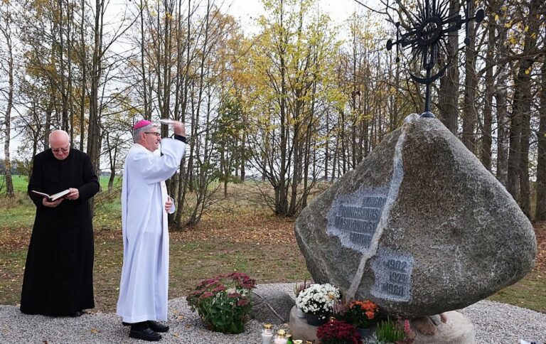 Pasvalio krašte pagerbtas sovietmečiu tikėjimą puoselėjęs jėzuitas Pranciškus Masilionis
