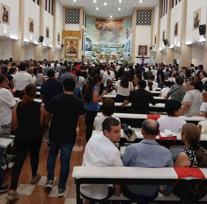 Atsisveikinimas su kunigu / Arkivyskupijos nuotr.