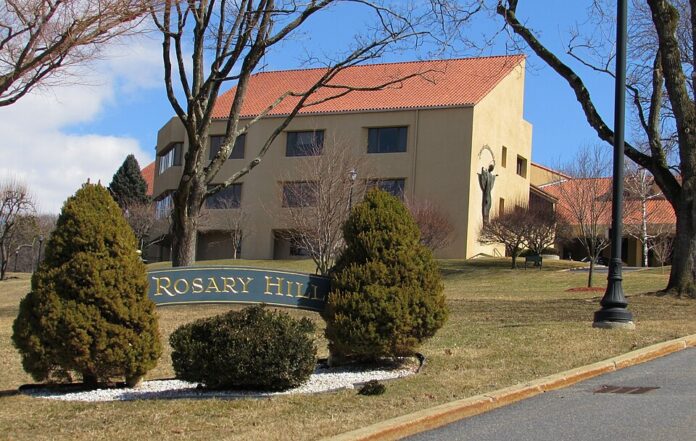 Hawthorne dominikonių „Rosary Hill Home“ slaugos namai Niujorko valstijoje / Midnightdreary / Wikimedia Commons, CC BY-SA 3.0.